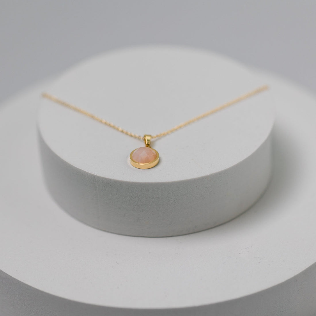 Rose Quartz Round Pendant Necklace 18K Gold Plated - Alicia GonzalezNecklaces