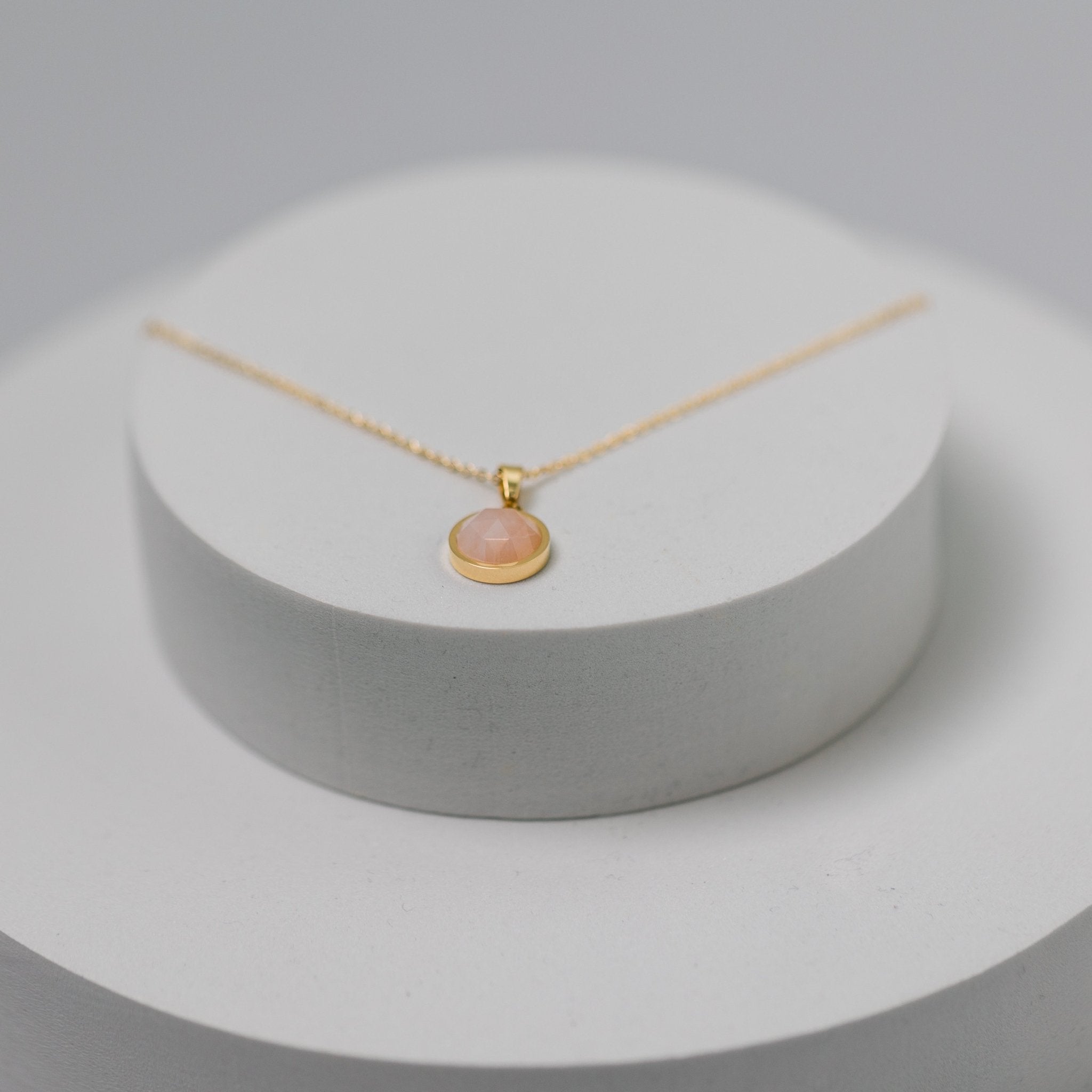 Rose Quartz Round Pendant Necklace 18K Gold Plated - Alicia GonzalezNecklaces